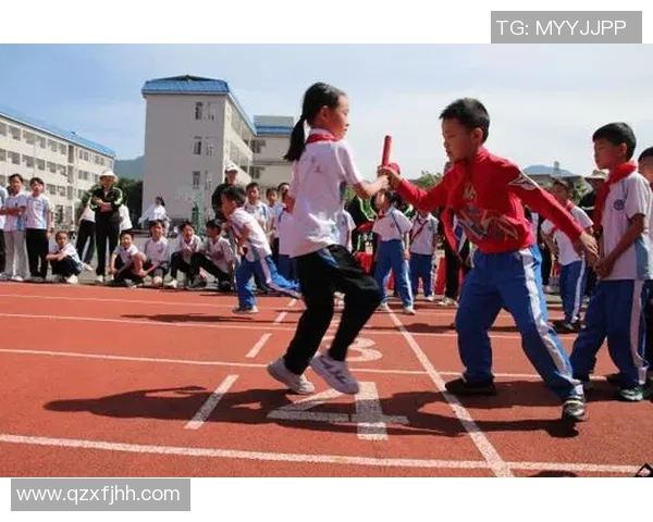 女孩子踢足球化身球星勇敢追梦展现无畏风采